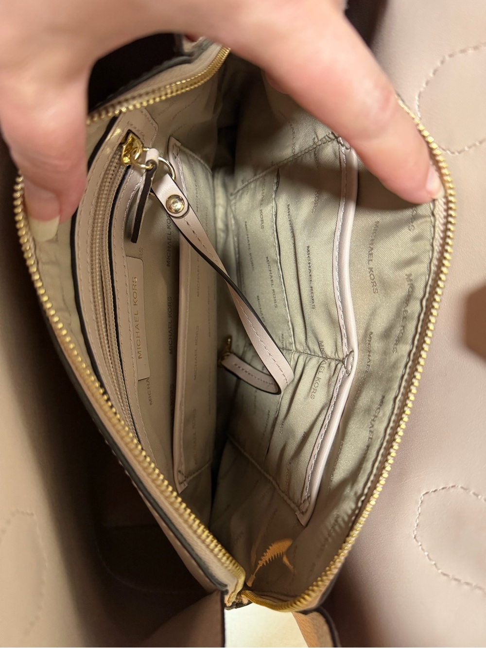 Authentic Michael Kors Mercer Gallery Medium Center Zip Tote in beautiful blush - Picture 9 of 11